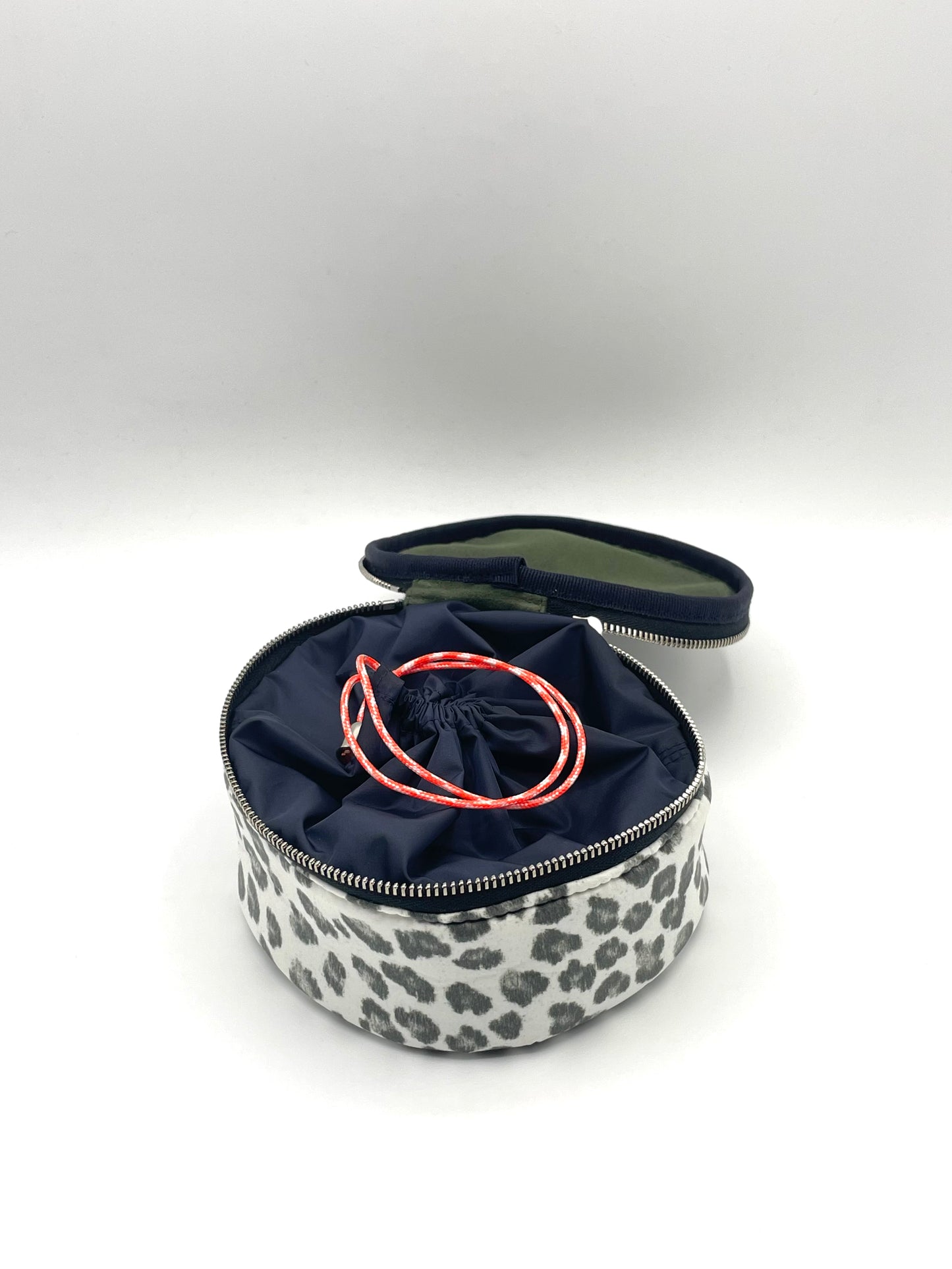ROUND ZIP JEWELRY BAG Leopard/Olive