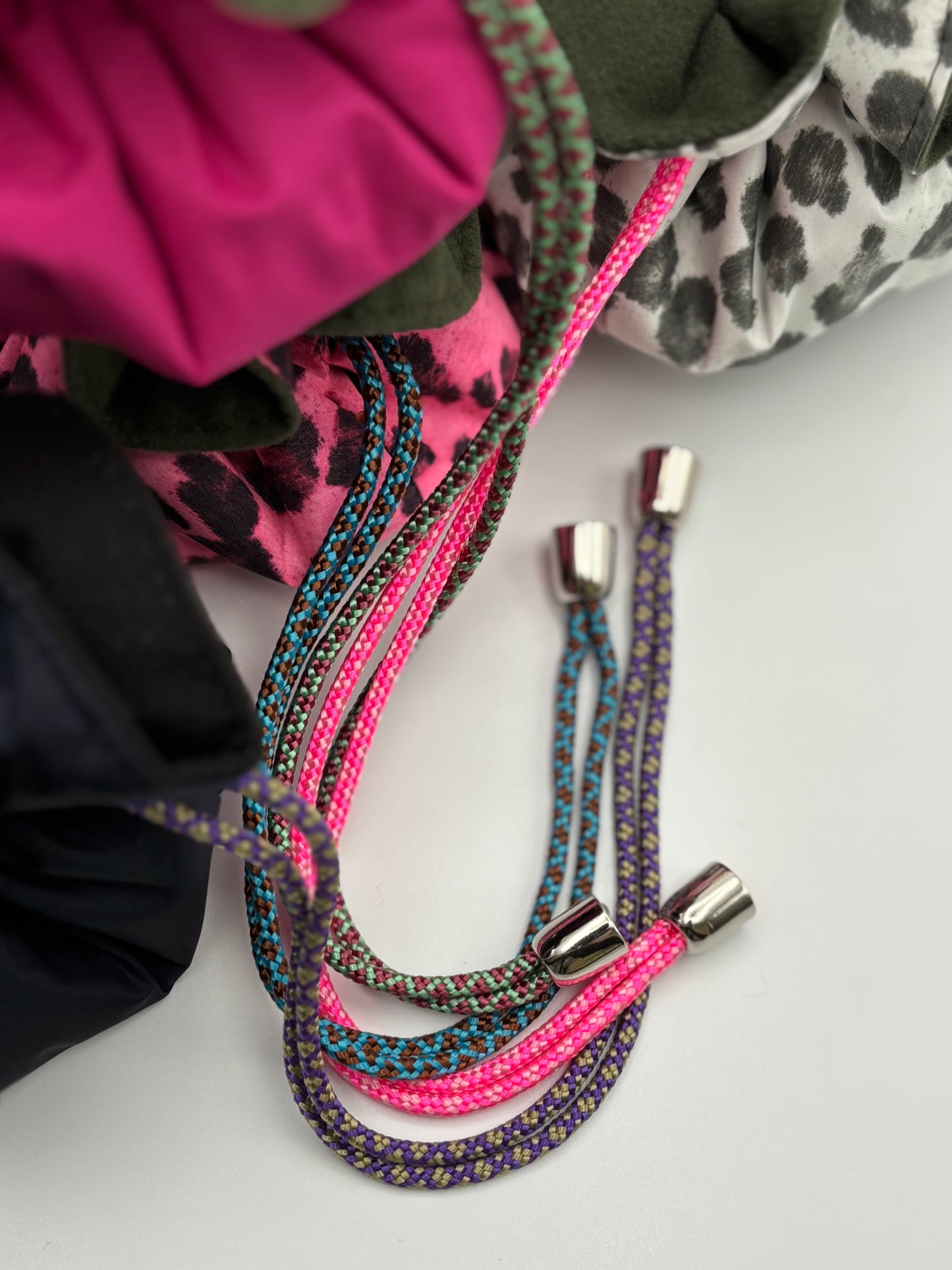 DRAWSTRING JEWELRY BAG Fuchsia/Olive